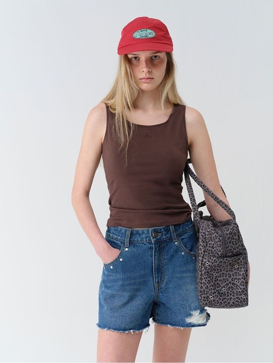 Back Slit Sleeveless Top — vue 10