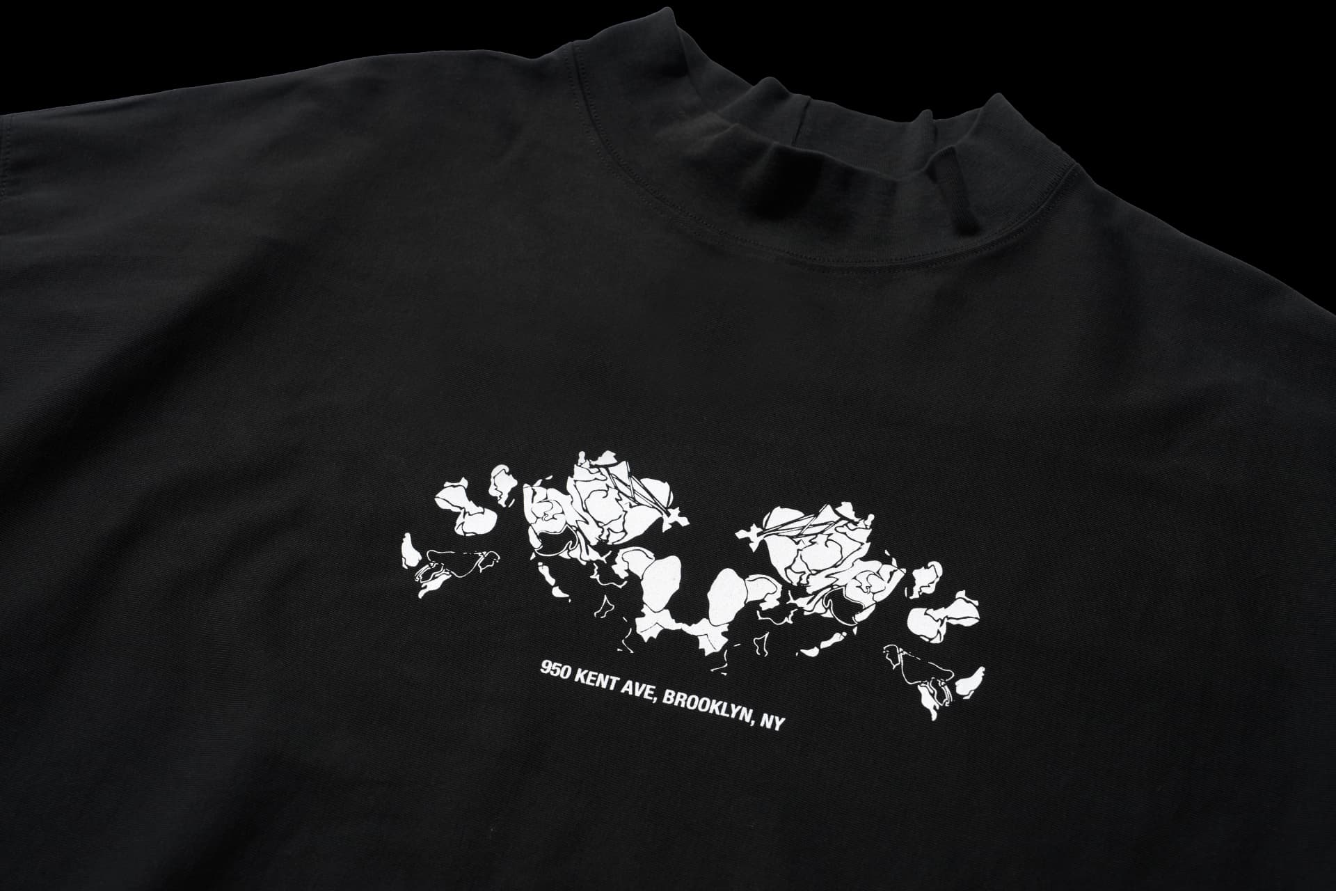 Flower Embroidered T-shirt (Black) — vue 6