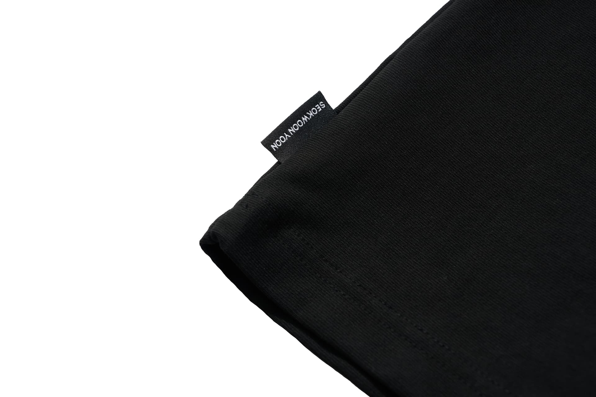 Flower Embroidered T-shirt (Black) — vue 7