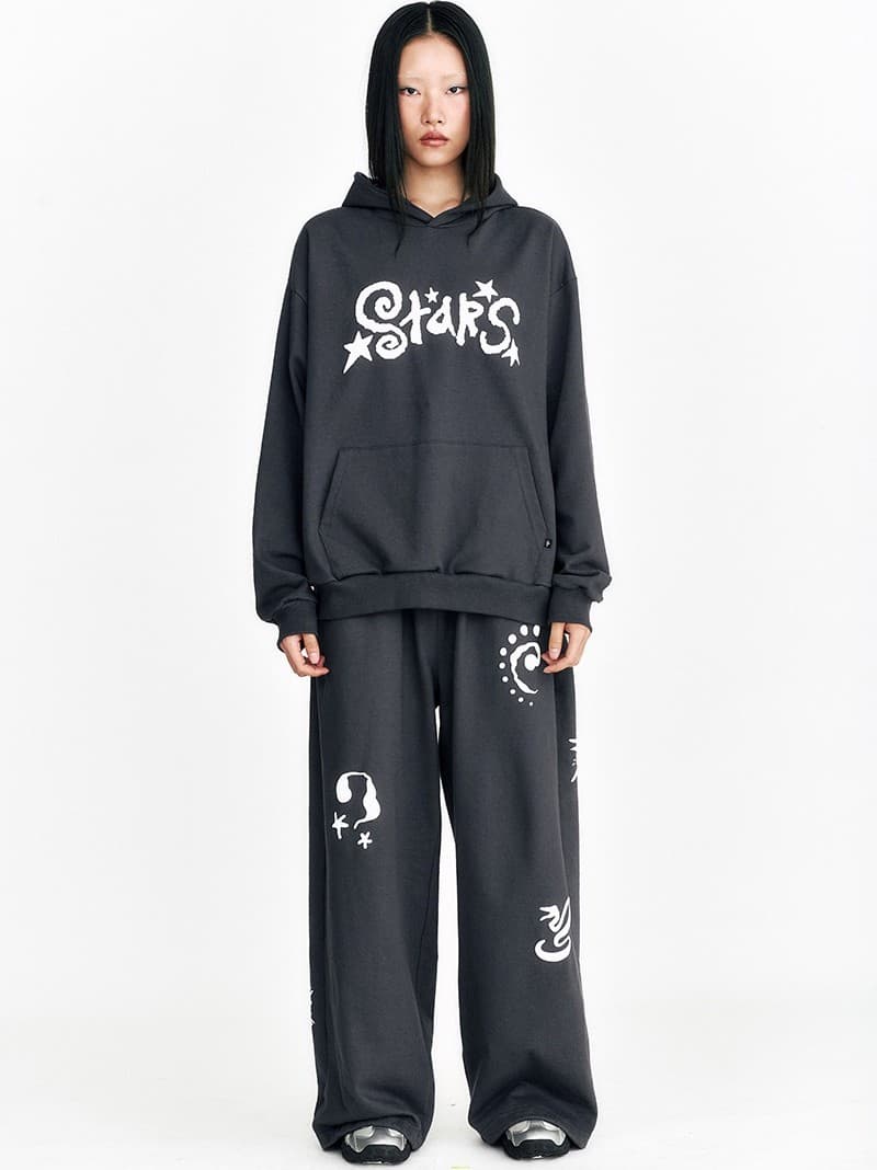 Symbol Embossed Sweat Pants Charcoal — vue 3
