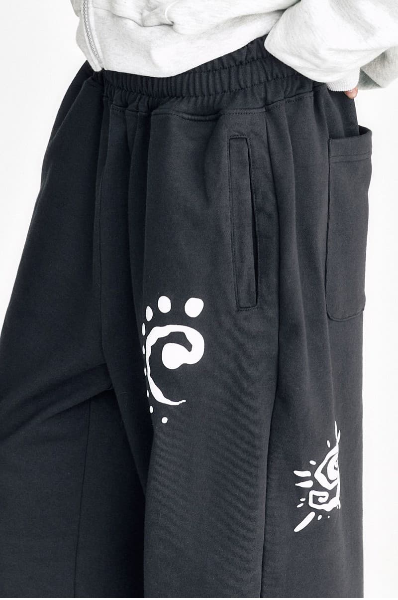 Symbol Embossed Sweat Pants Charcoal — vue 8