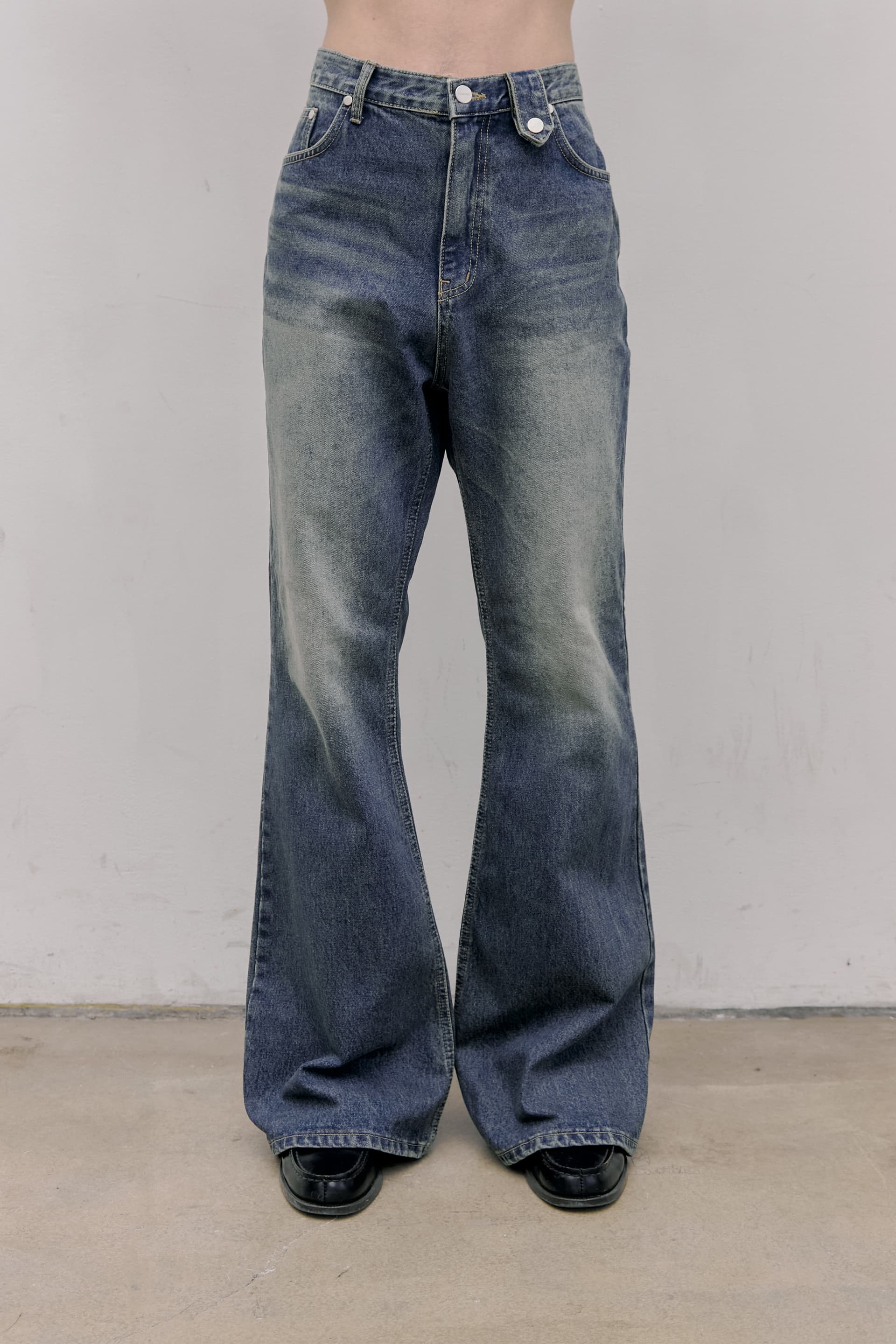 Bold Flare Jeans (Classic Blue)