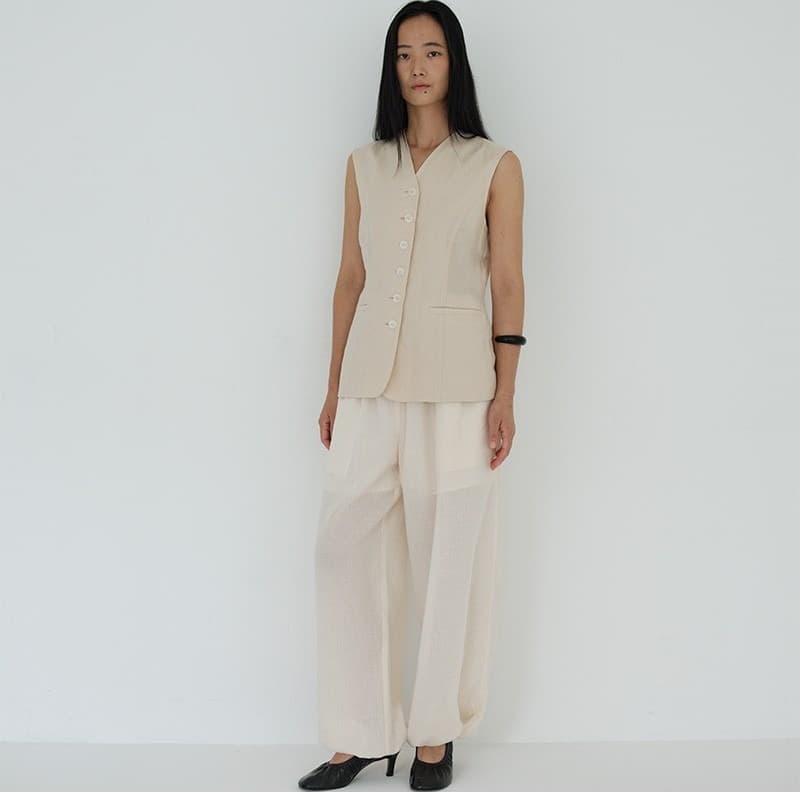 Tailored Vest (Light Beige) — vue 3