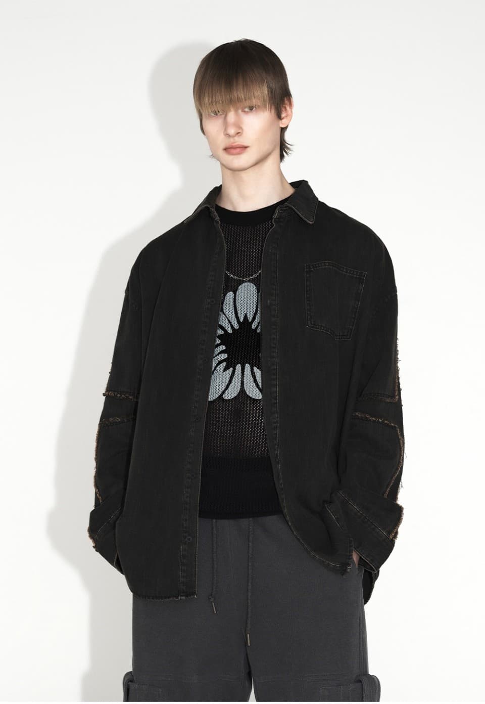 Cross Raw Edge Denim Shirt (Black) — vue 3