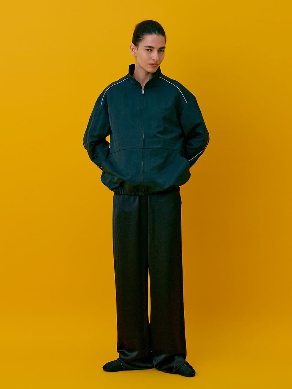 Back Yoke Straight Pants — Black — vue 6