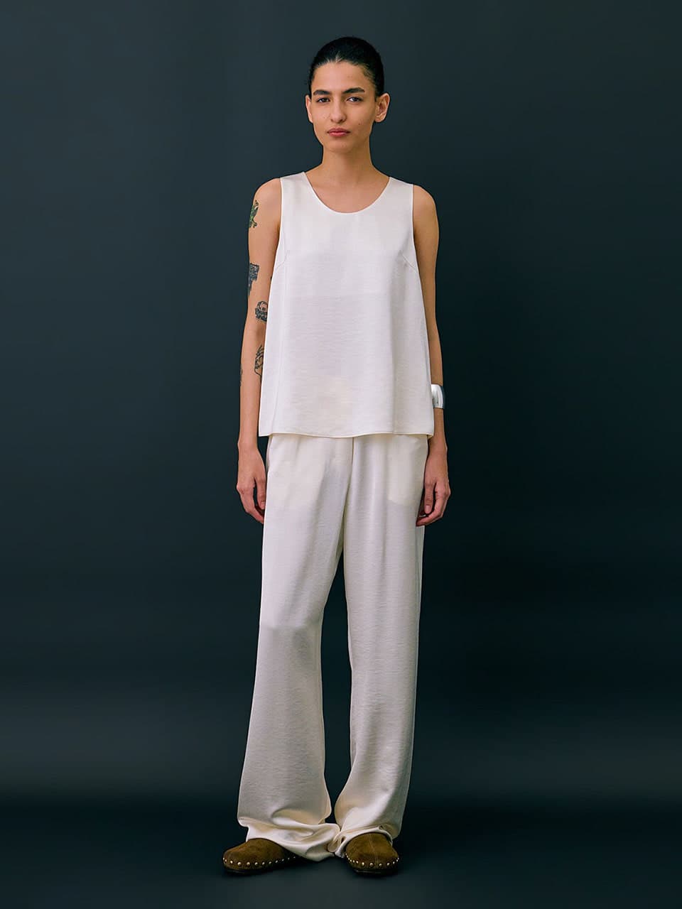 Layered Sleeveless Top — Cream — vue 3