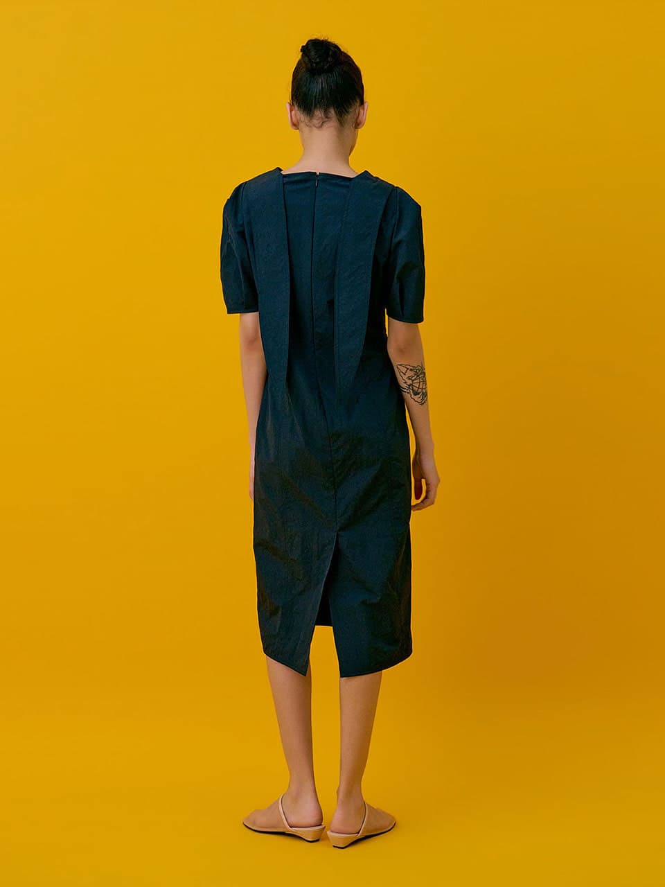 Puff sleeve dress — Dark Navy — vue 3