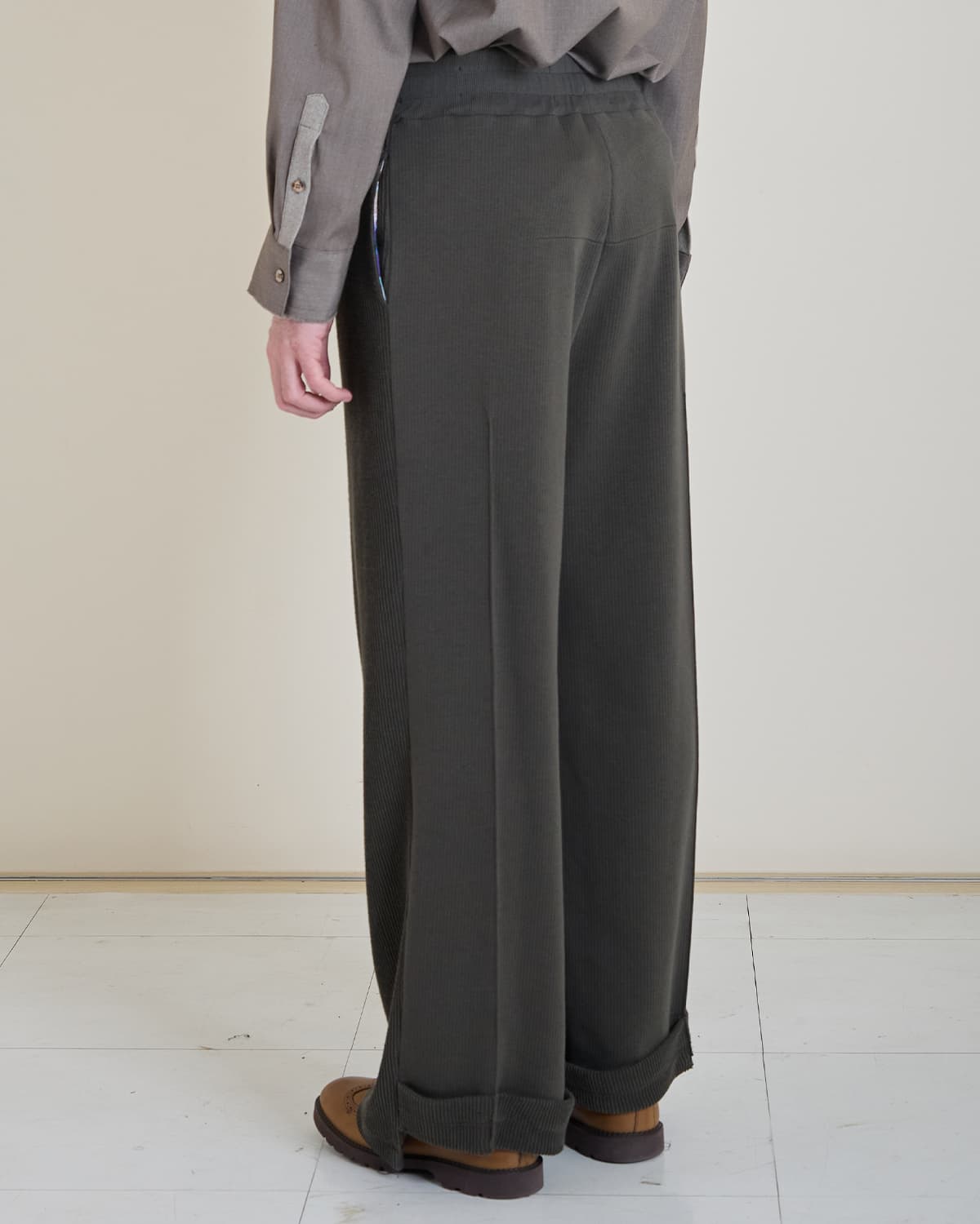 Is This Coduroy? Loungepants (khaki) — vue 3