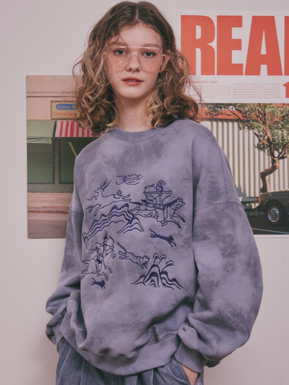 Royal Hunting Scene Sweatshirt (Navy) — vue 19