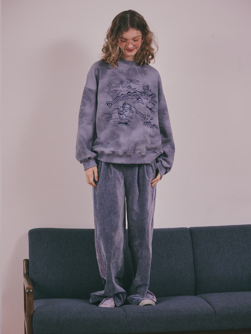 Royal Hunting Scene Sweatshirt (Navy)