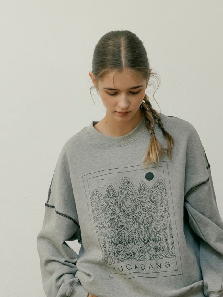 Sun, Moon and Five Peaks Sweatshirt (Gray) — vue 5