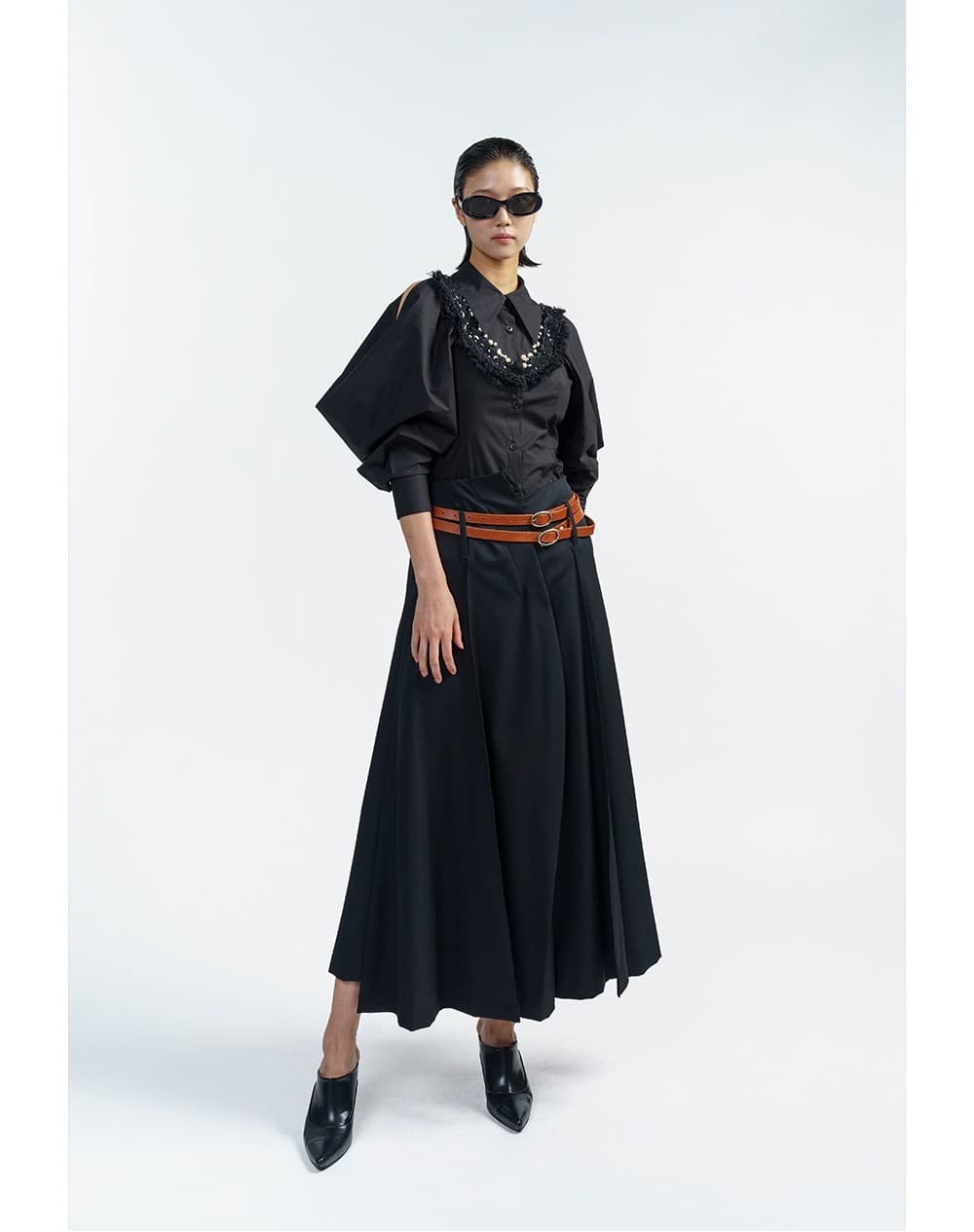 Open-Shoulder Black Blouse — vue 7