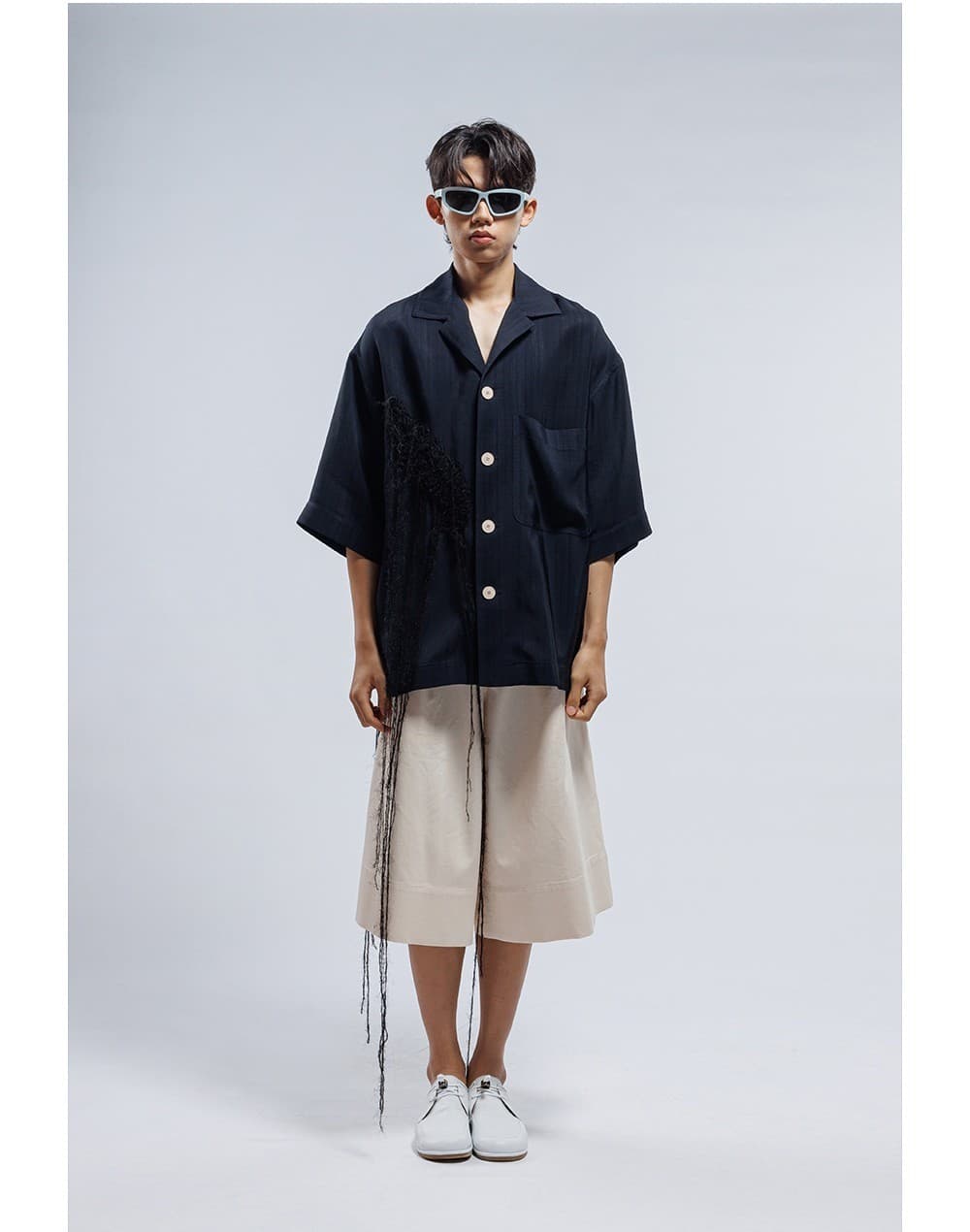 Hand-Embroidered Loose Fit Shirt — vue 7