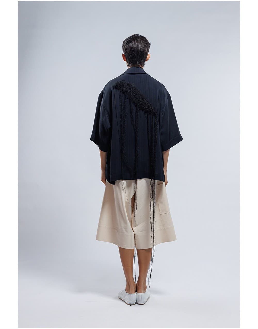 Hand-Embroidered Loose Fit Shirt — vue 9