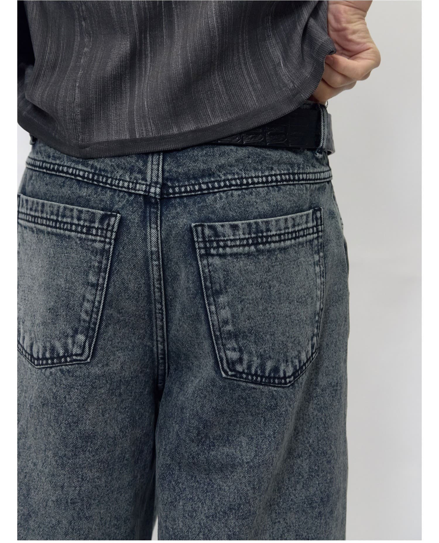 Curved Detail Bermuda Denim Pants — vue 6