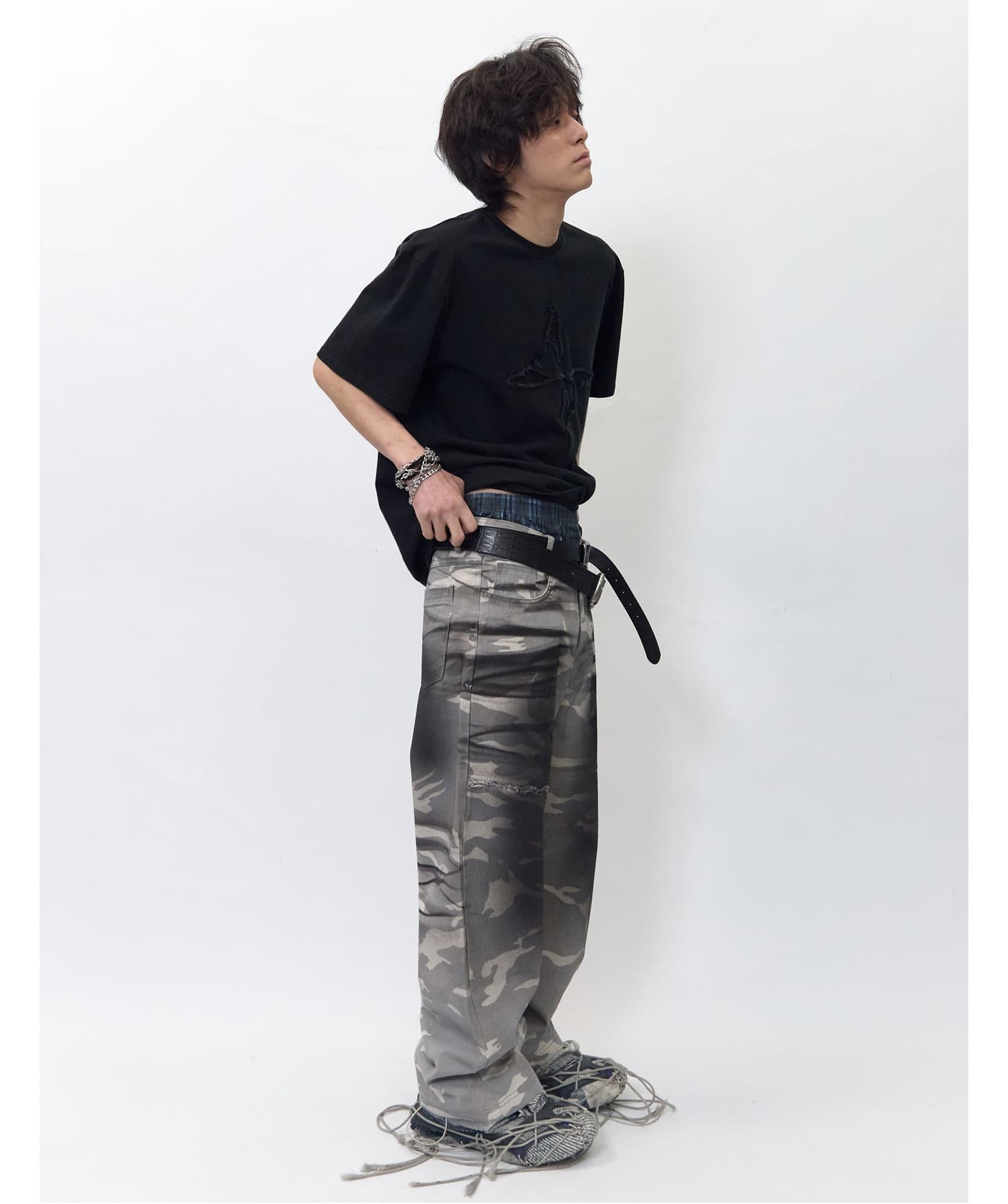 Faded Camo Carpenter Pants — vue 3