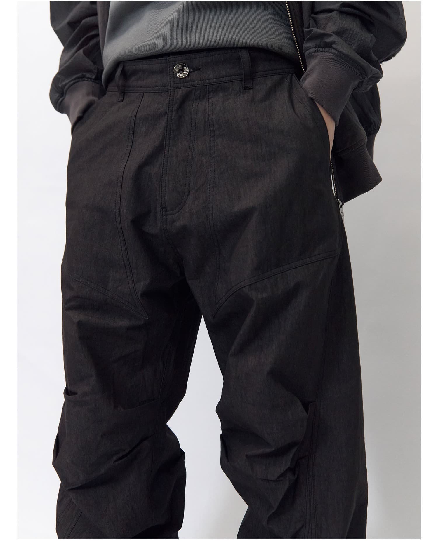 Knee Darted Nylon Pants — vue 3