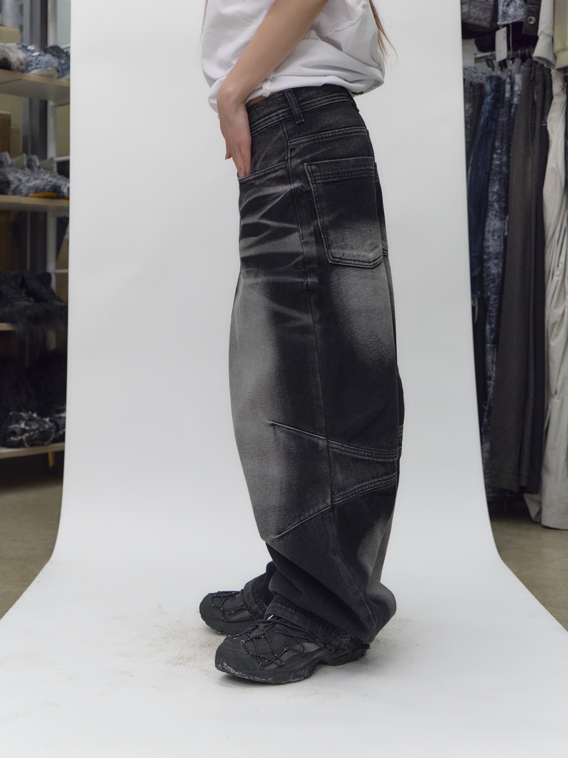 Embossed Wave Washing Wide Denim Pants Black — vue 7