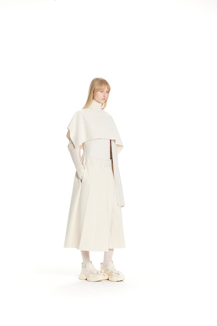 GDeL Less Line Asymmetric Cape (Cream) — vue 10