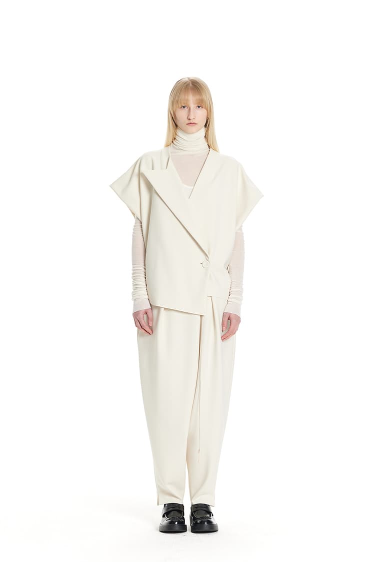GDeL Less Line One-Collar Vest (Cream) — vue 2