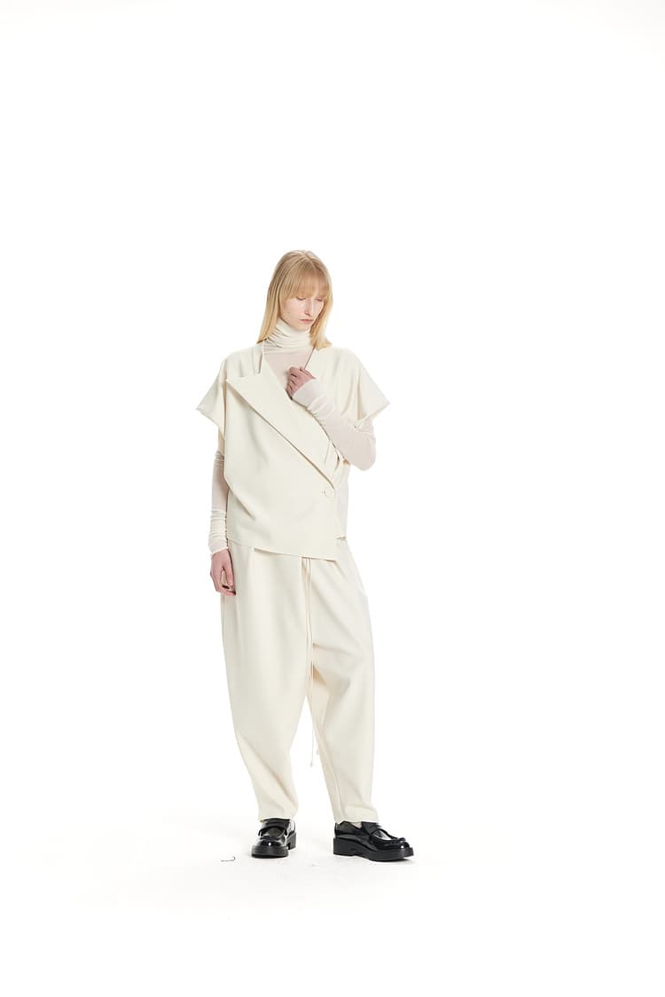 GDeL Less Line One-Collar Vest (Cream) — vue 10
