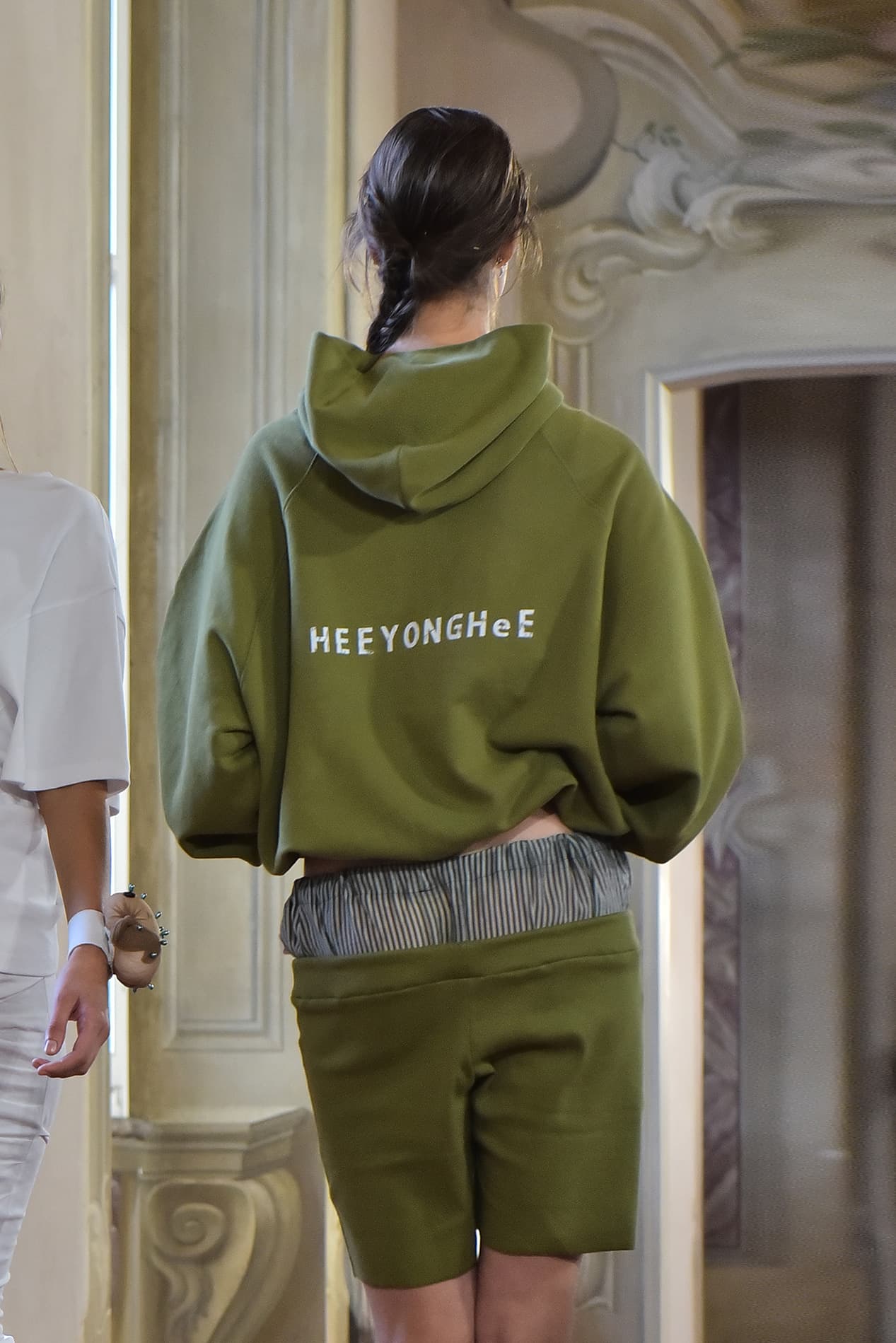 Oversized Raglan Drawstring Hoodie — vue 2