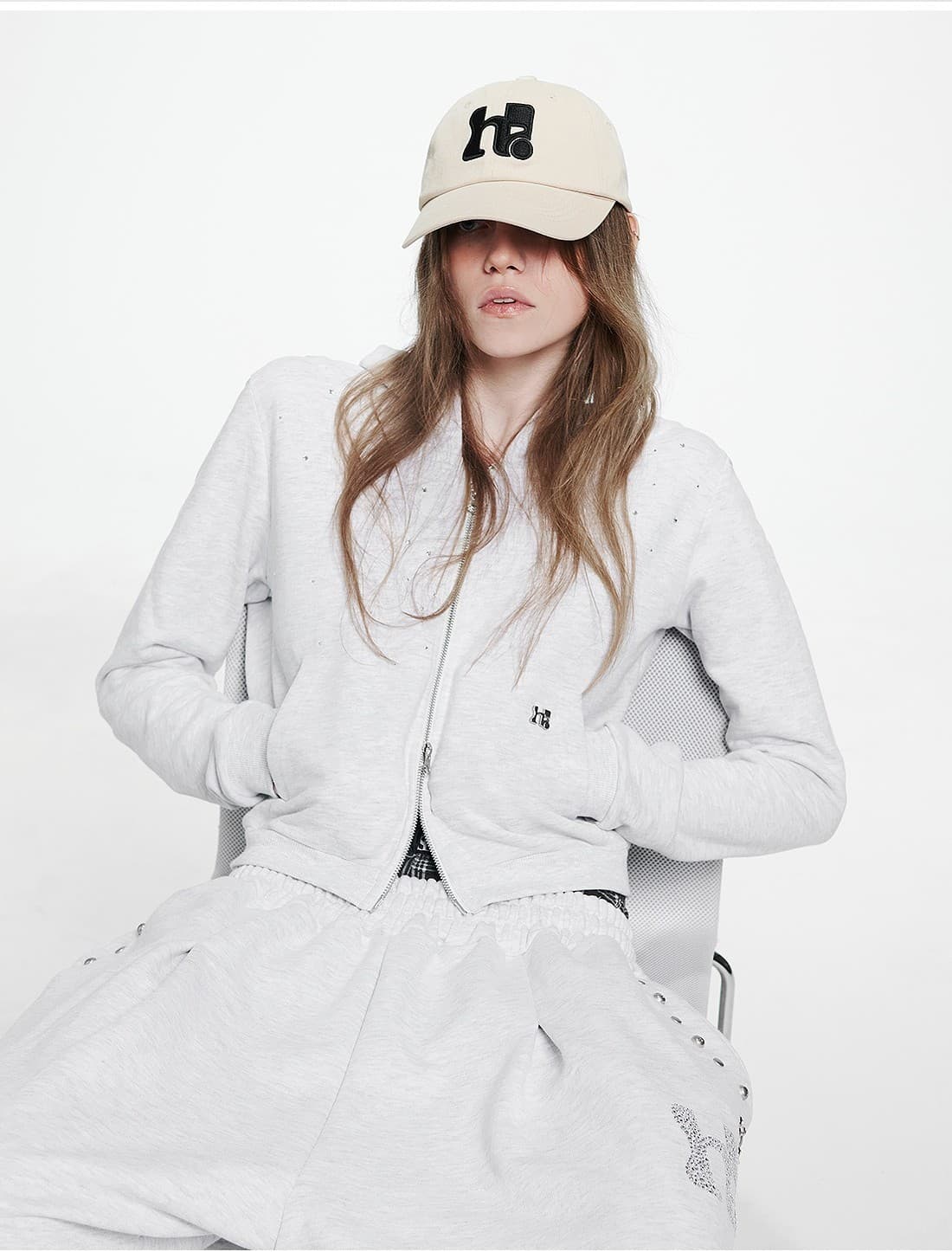 Holy Symbol Crop Hooded Zip-Up_WHITE MELANGE — vue 3