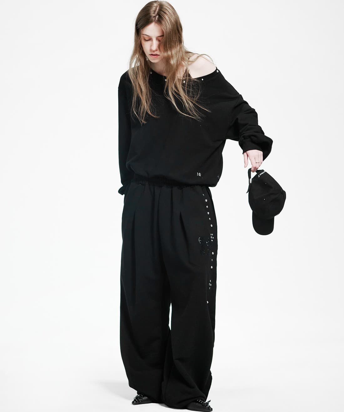Holy Symbol Off-shoulder Sweatshirt_BLACK — vue 3