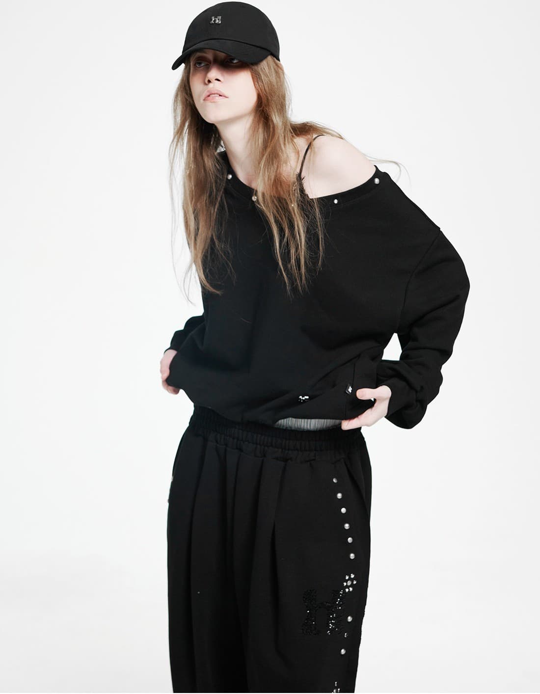 Holy Symbol Off-shoulder Sweatshirt_BLACK — vue 6