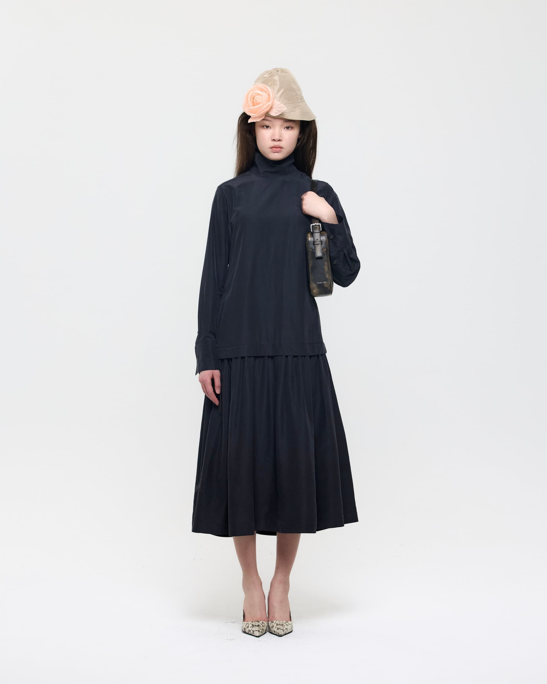 Black Silk Long High Neck Dress — vue 3