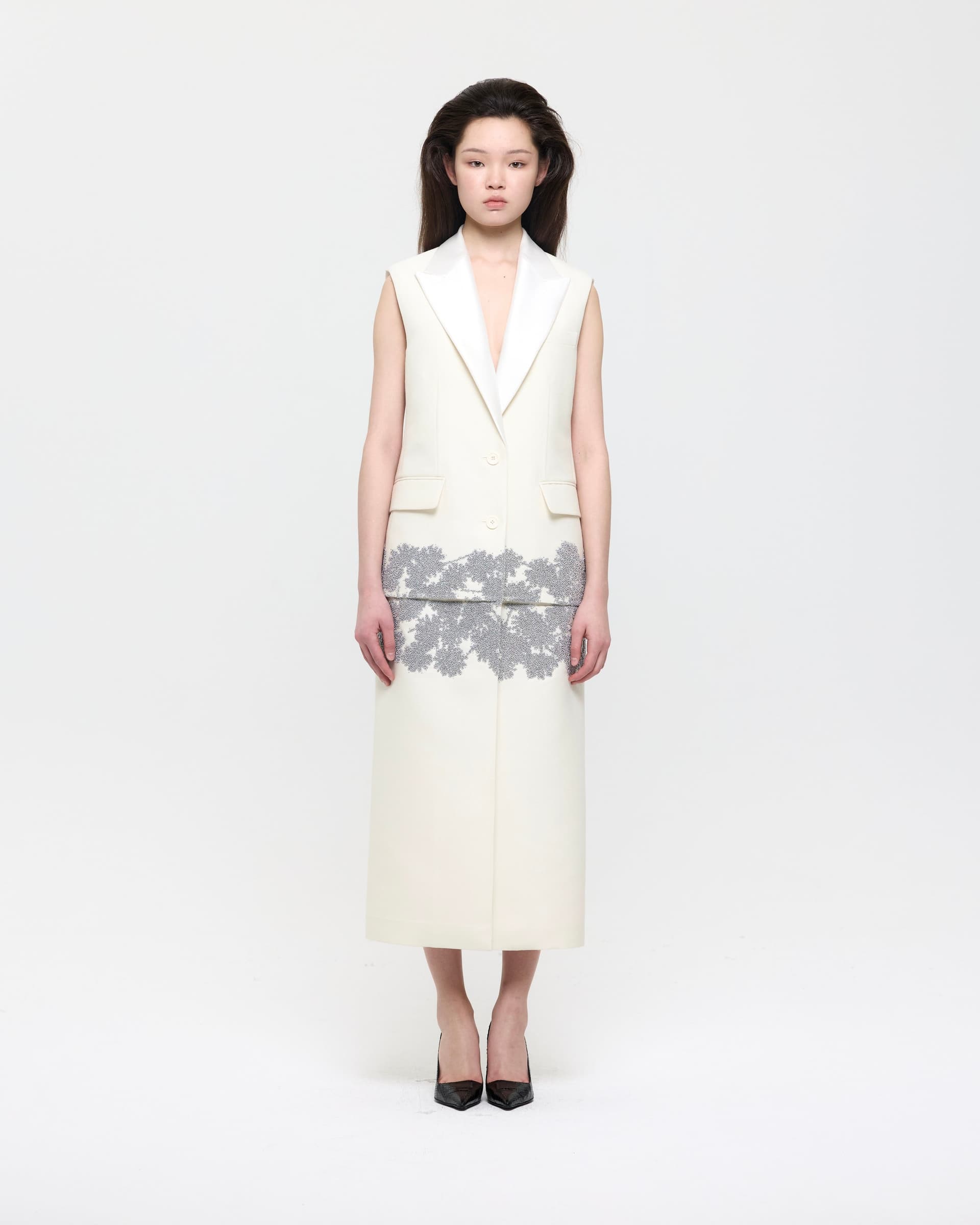 Daisy Embroidered Ivory Sleeveless Coat — vue 2