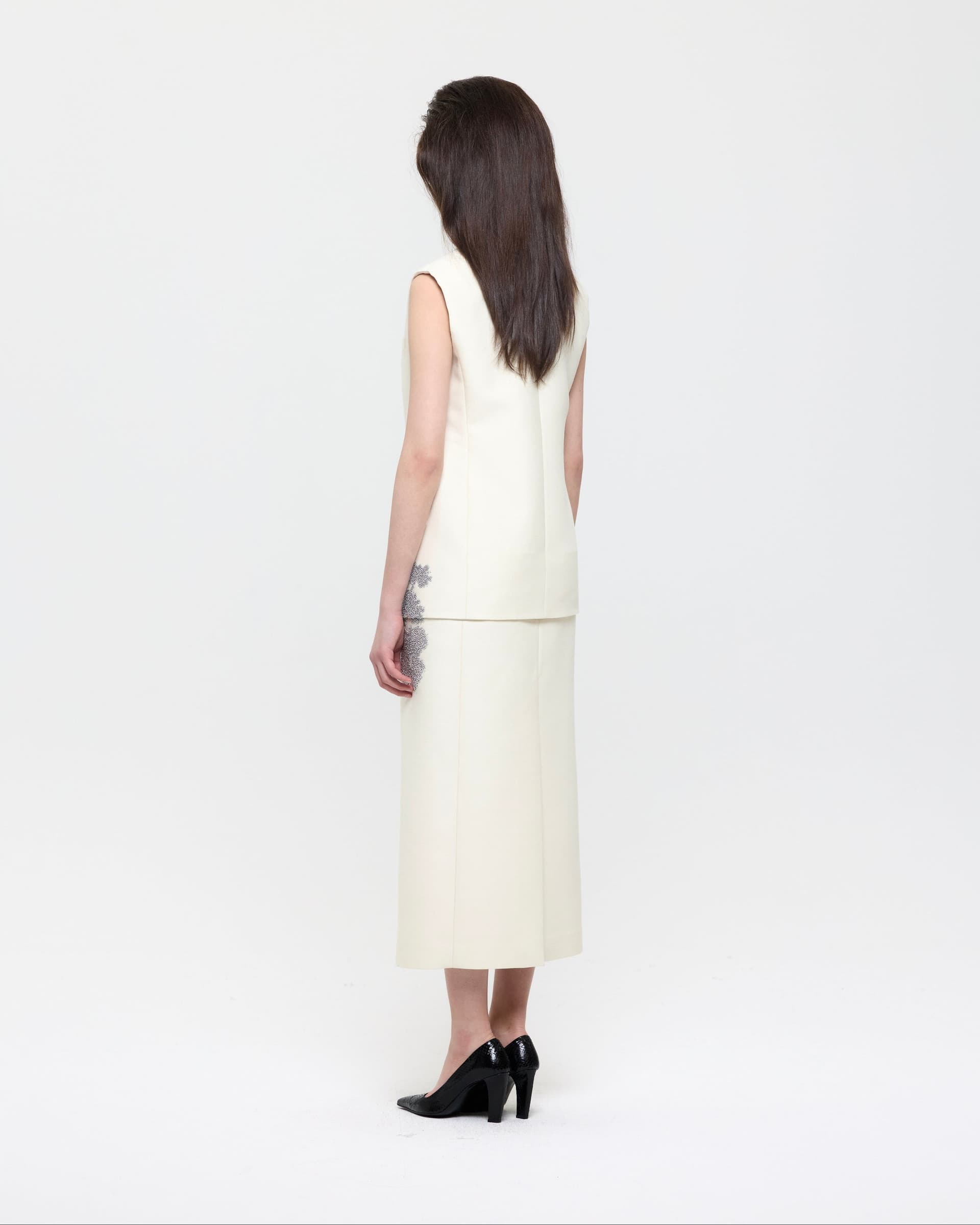 Daisy Embroidered Ivory Sleeveless Coat — vue 4