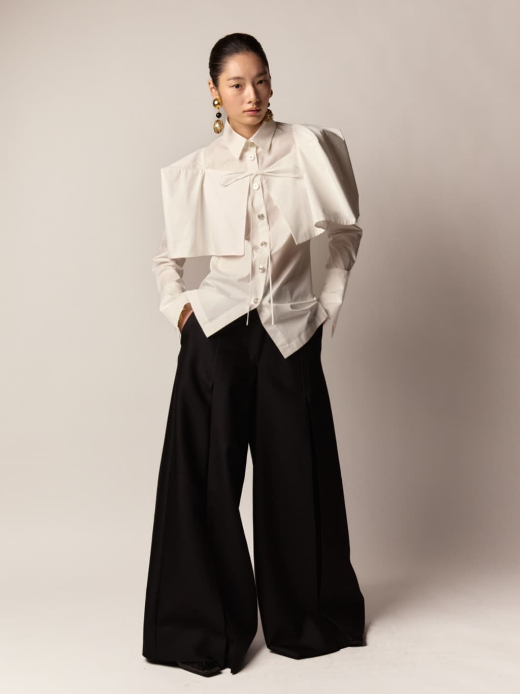 Kiwa Signature Tuck Pants - Black — vue 4