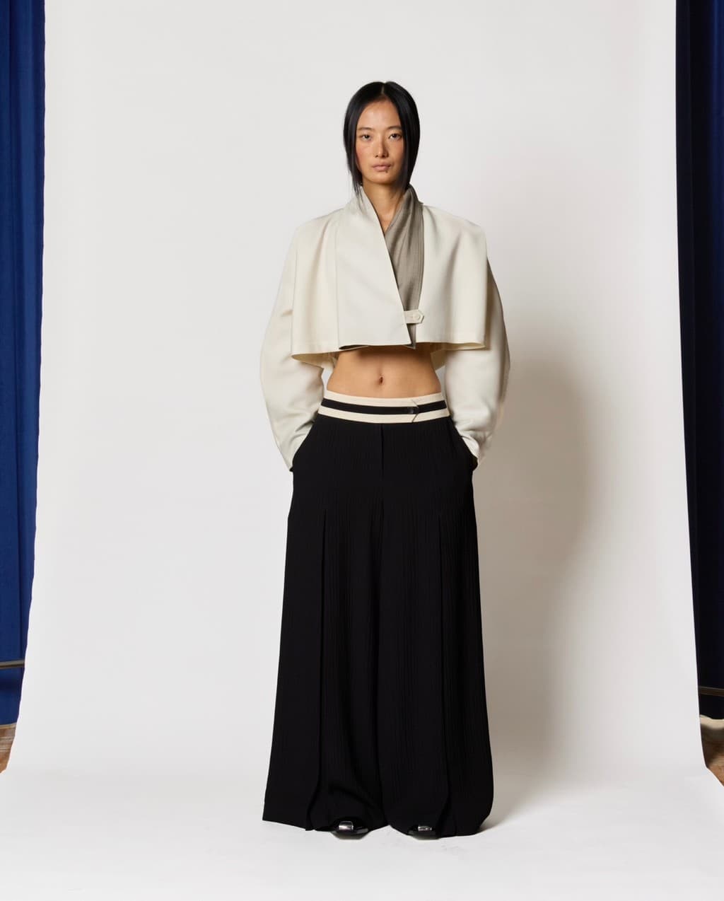 Archive Deadstock Collection (90s) - TR Column Signature Tuck Pants — vue 5