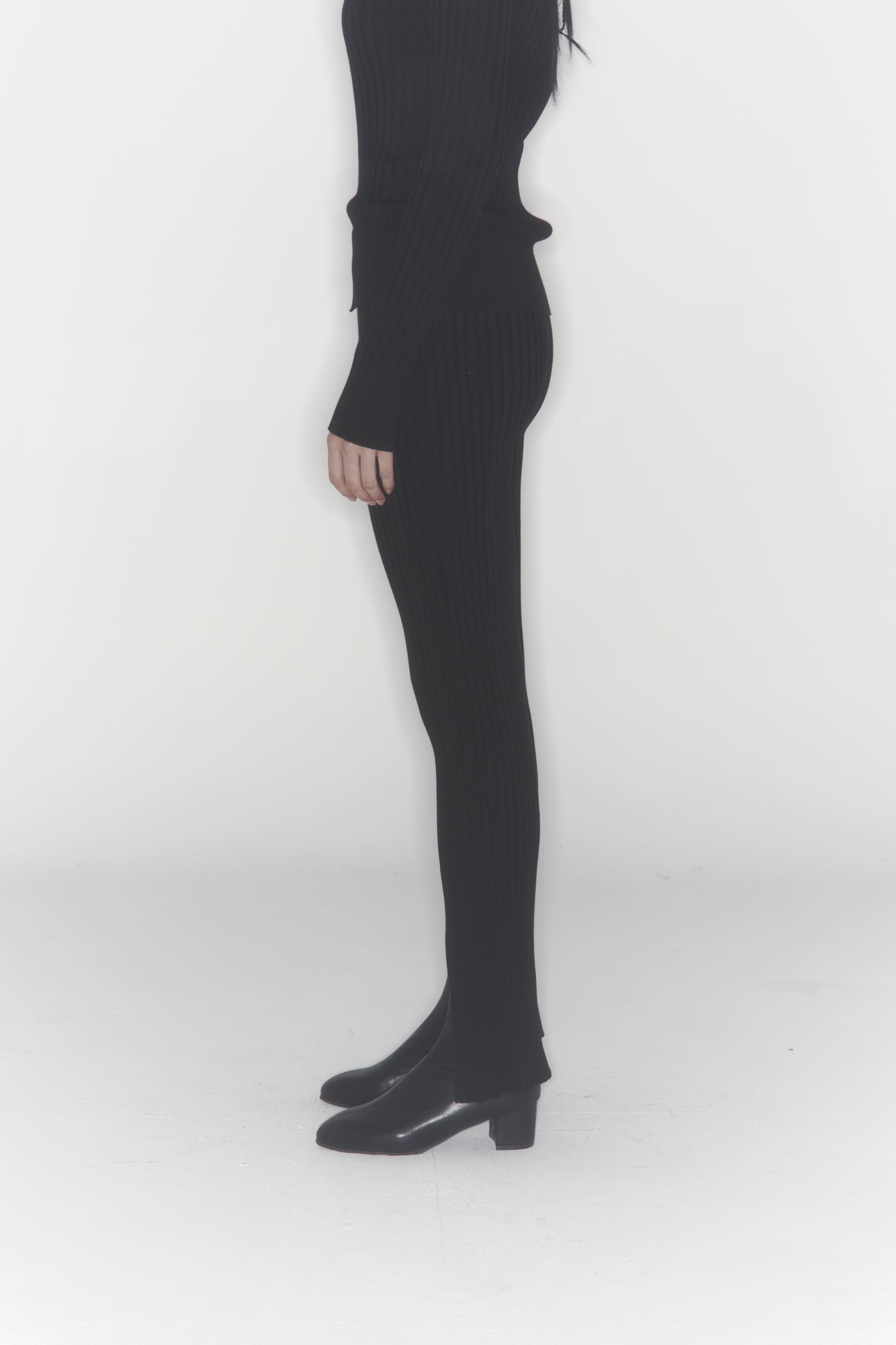 Ribbed Knit Sweater (Black) — vue 18