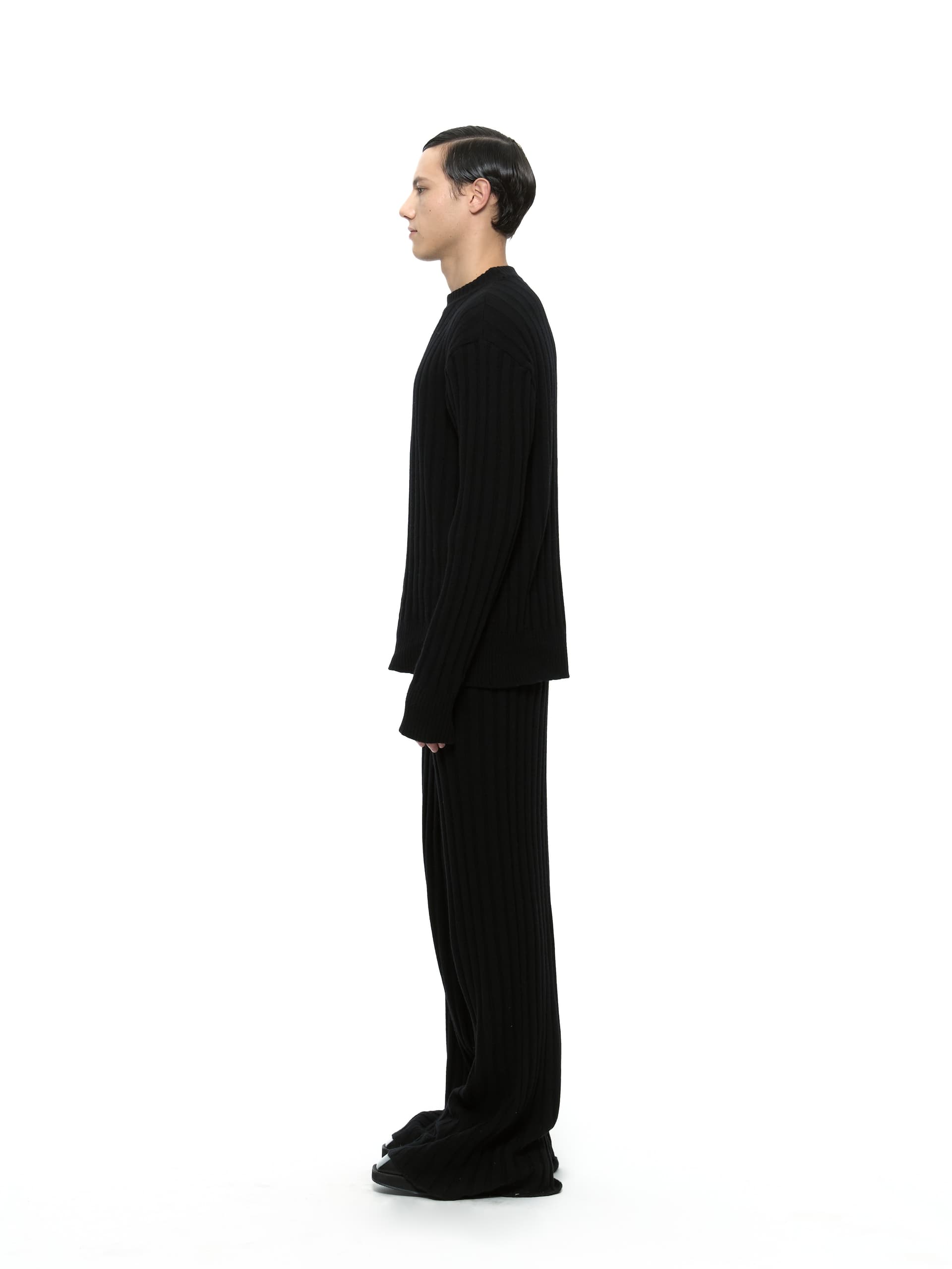 Merino Wool Sweater (Black) — vue 3
