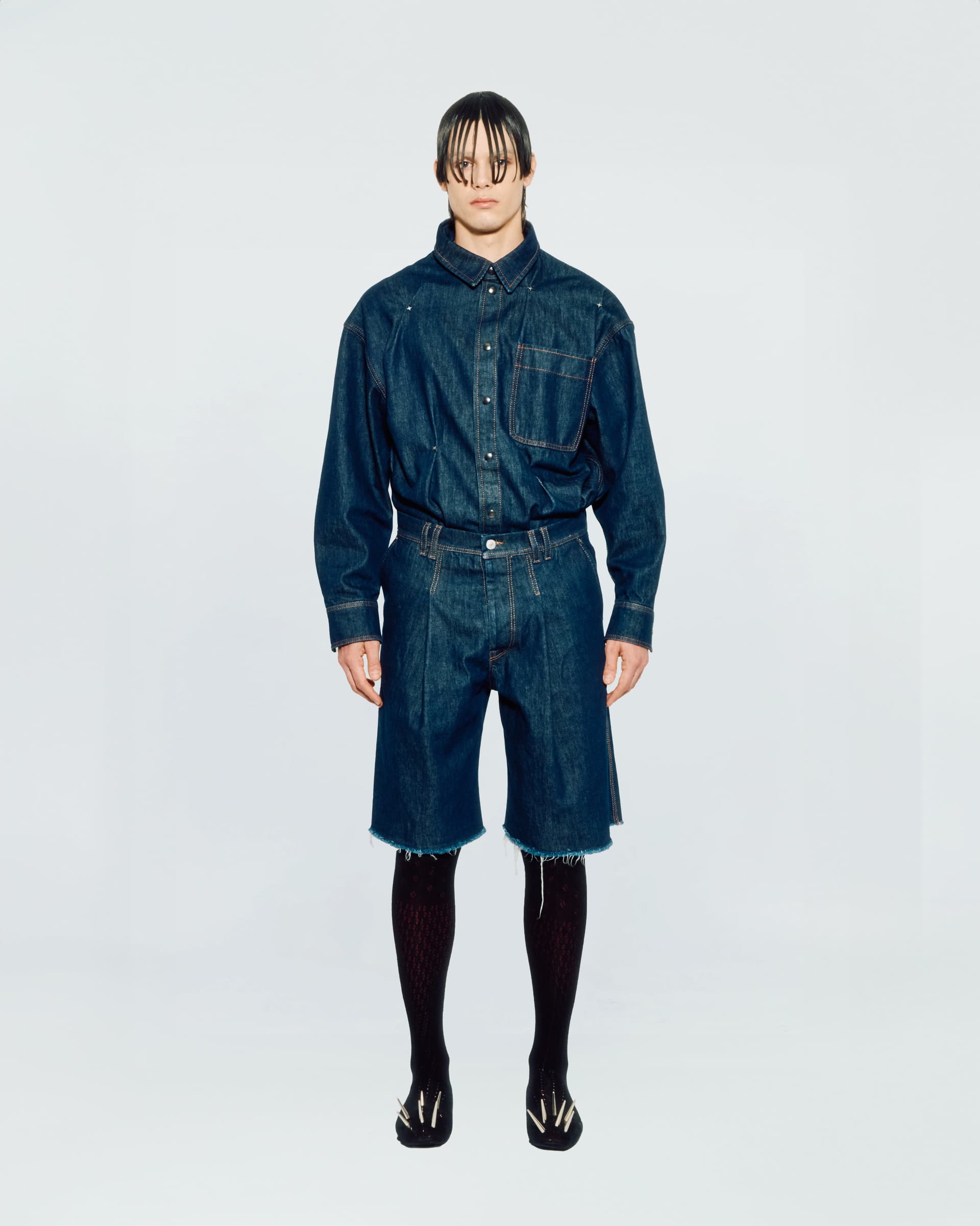 Dart Denim Shorts — vue 3