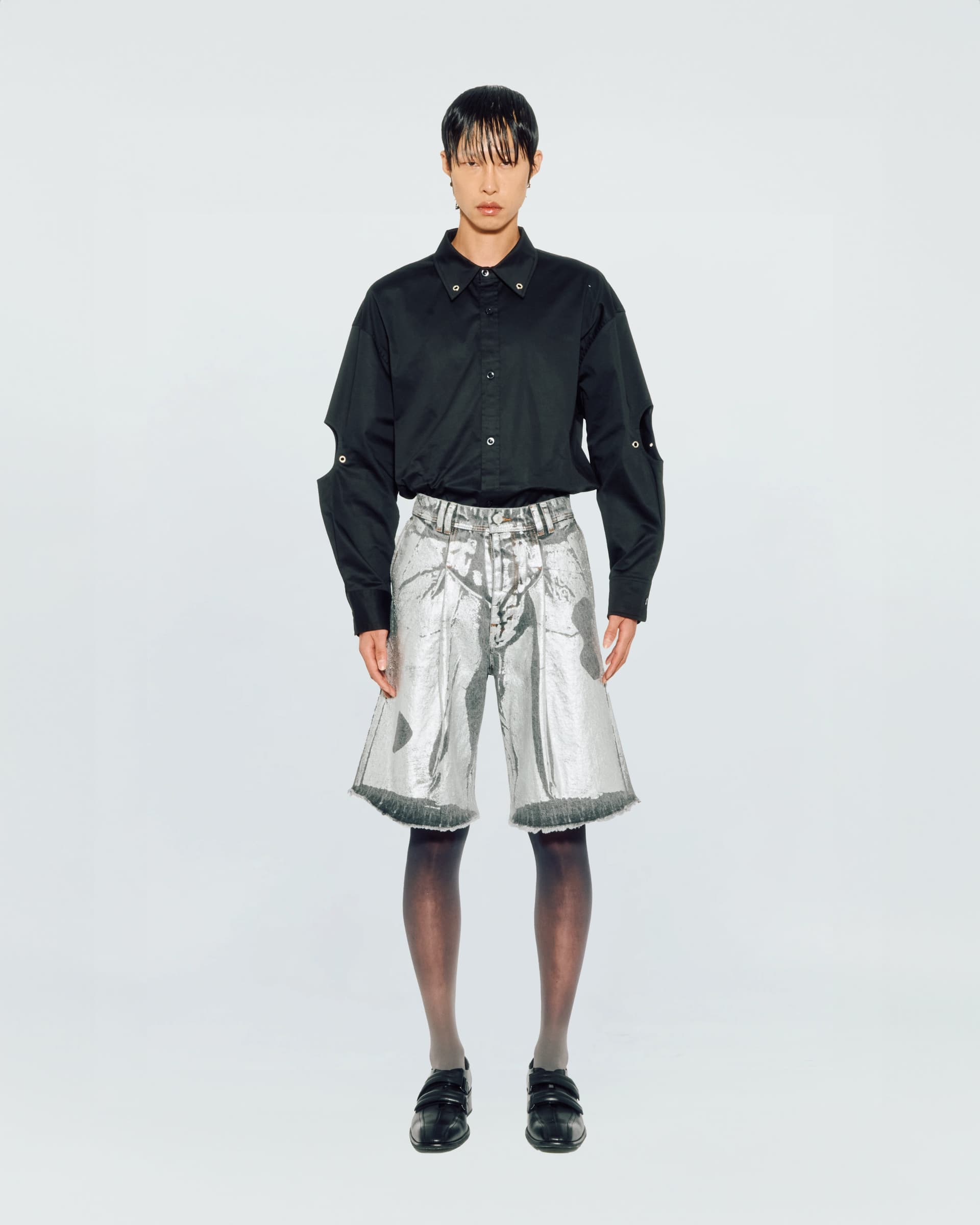 Silver Wash Denim Shorts — vue 3