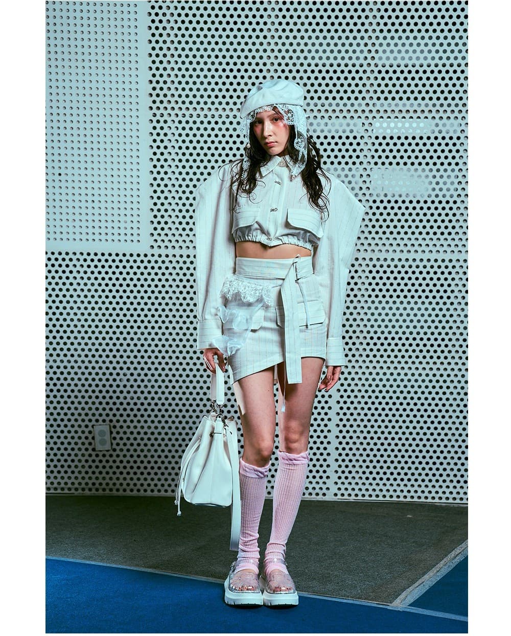 26SS White Striped Point Shoulder Crop Pants — vue 6