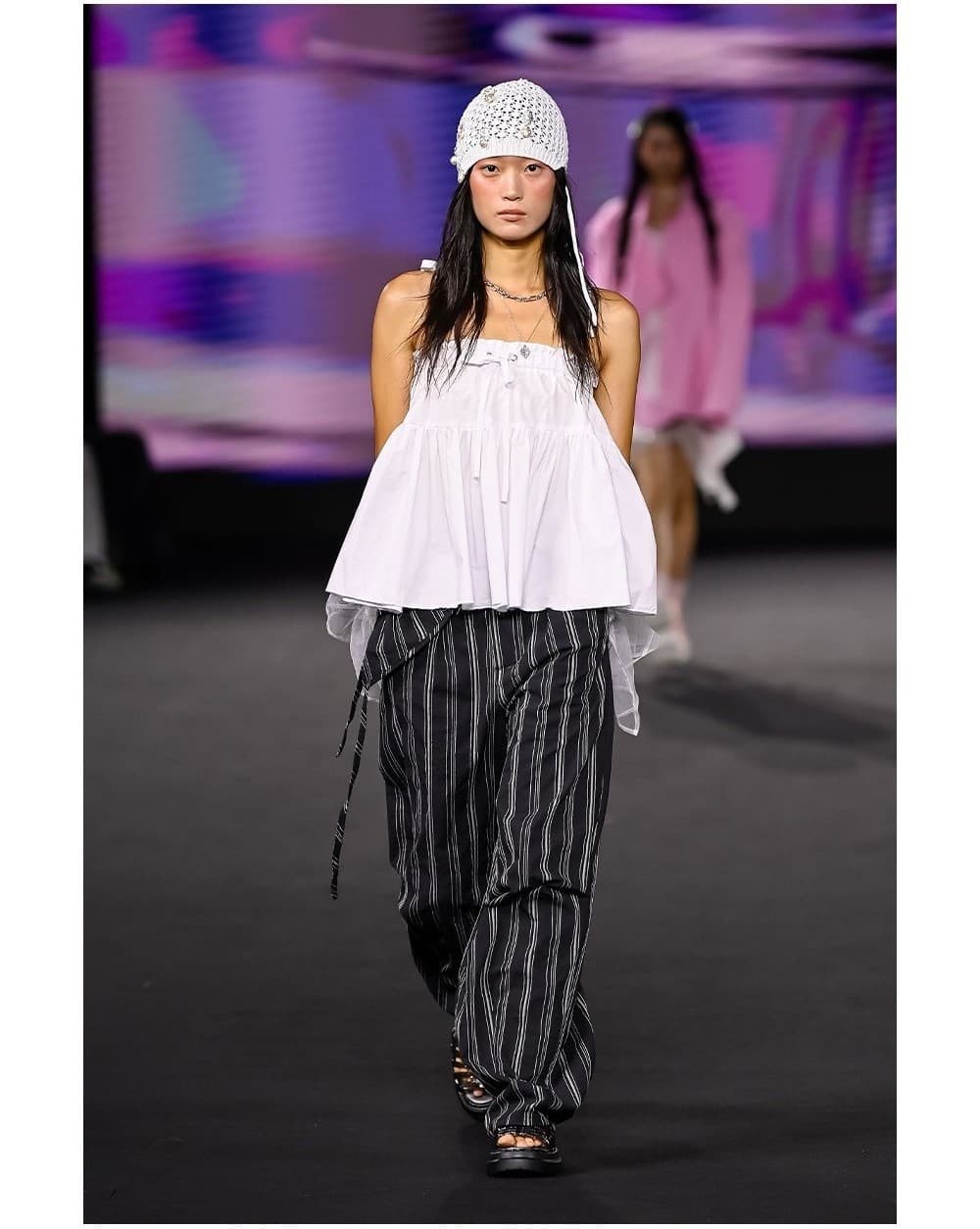 26SS White Shirring Sleeveless Crop Top — vue 2