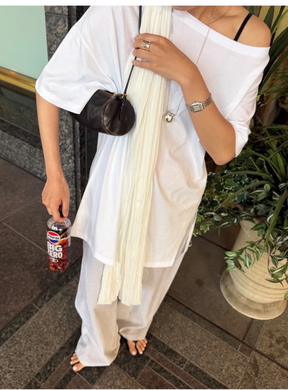 HAZE OFF-SHOULDER TEE - WHITE — vue 3