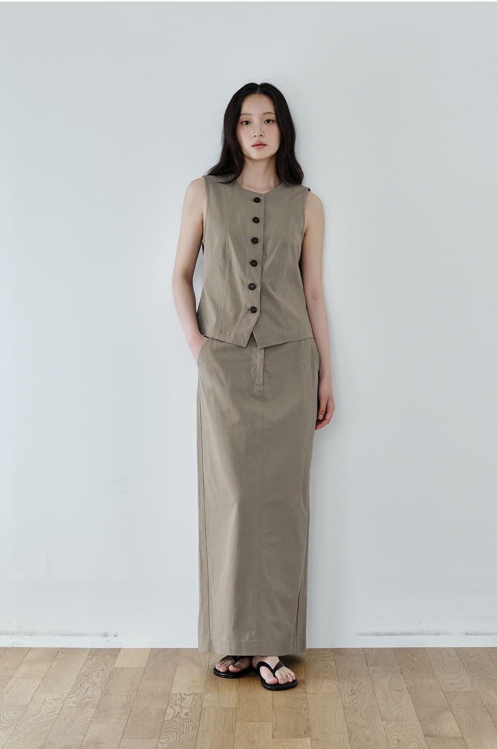 Essential Button Vest (Khaki) — vue 4
