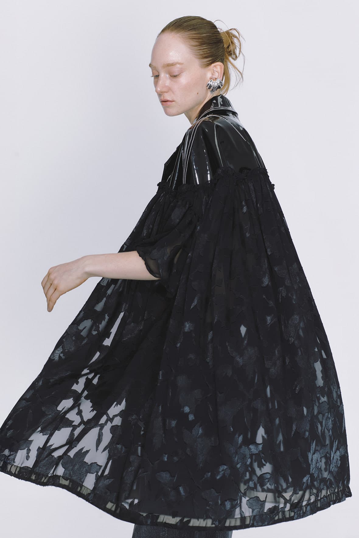 Half And Half Horizontal Ruffel Contrast Fabric Coat — vue 6