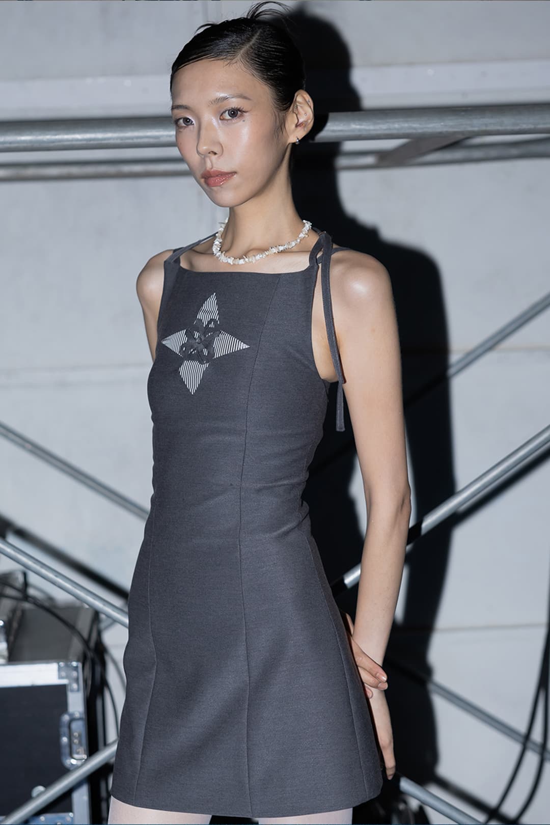 Origami Laser-Cut Mini Dress (Grey) — vue 6
