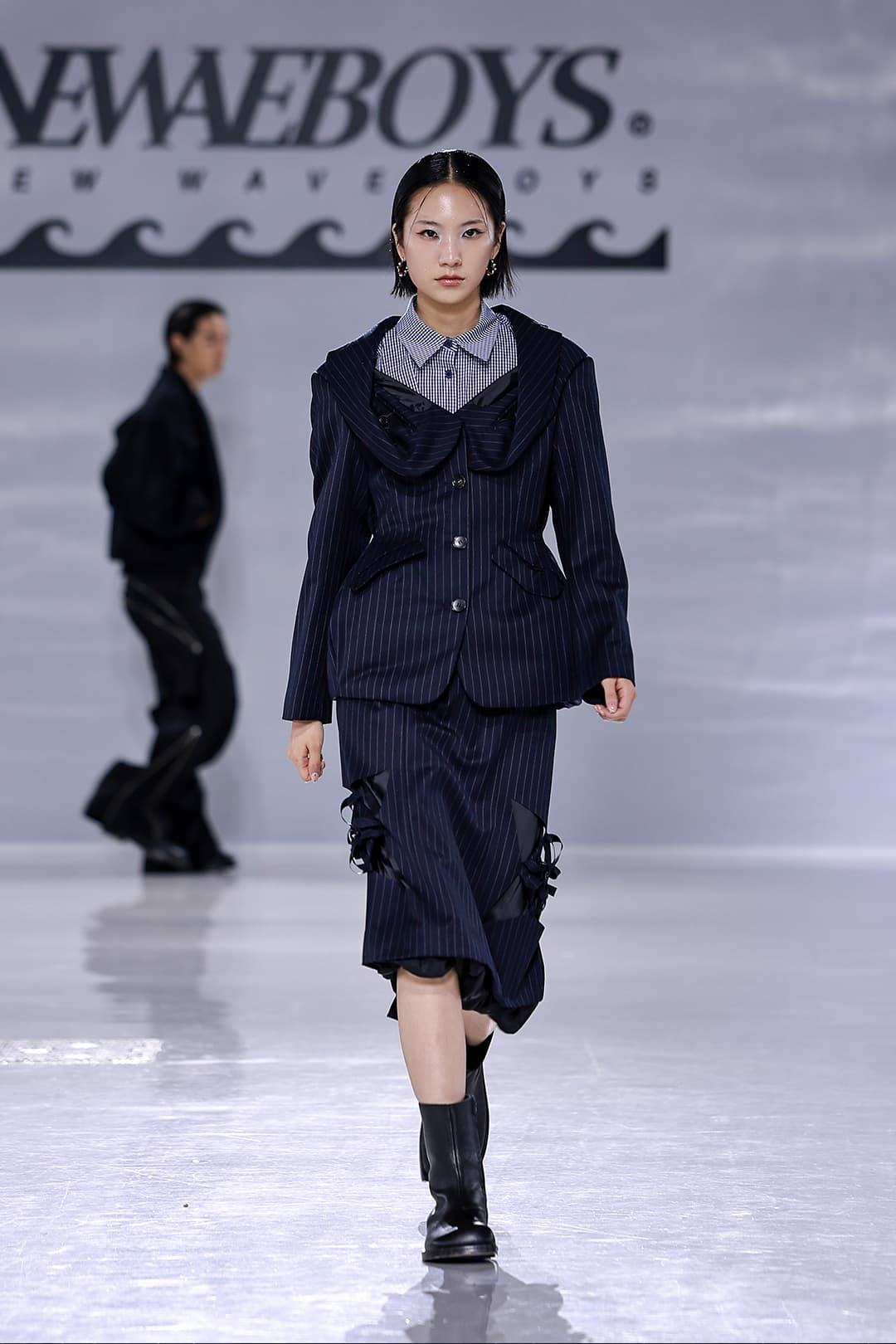 Origami Collar Hourglass Blazer (Navy) — vue 6