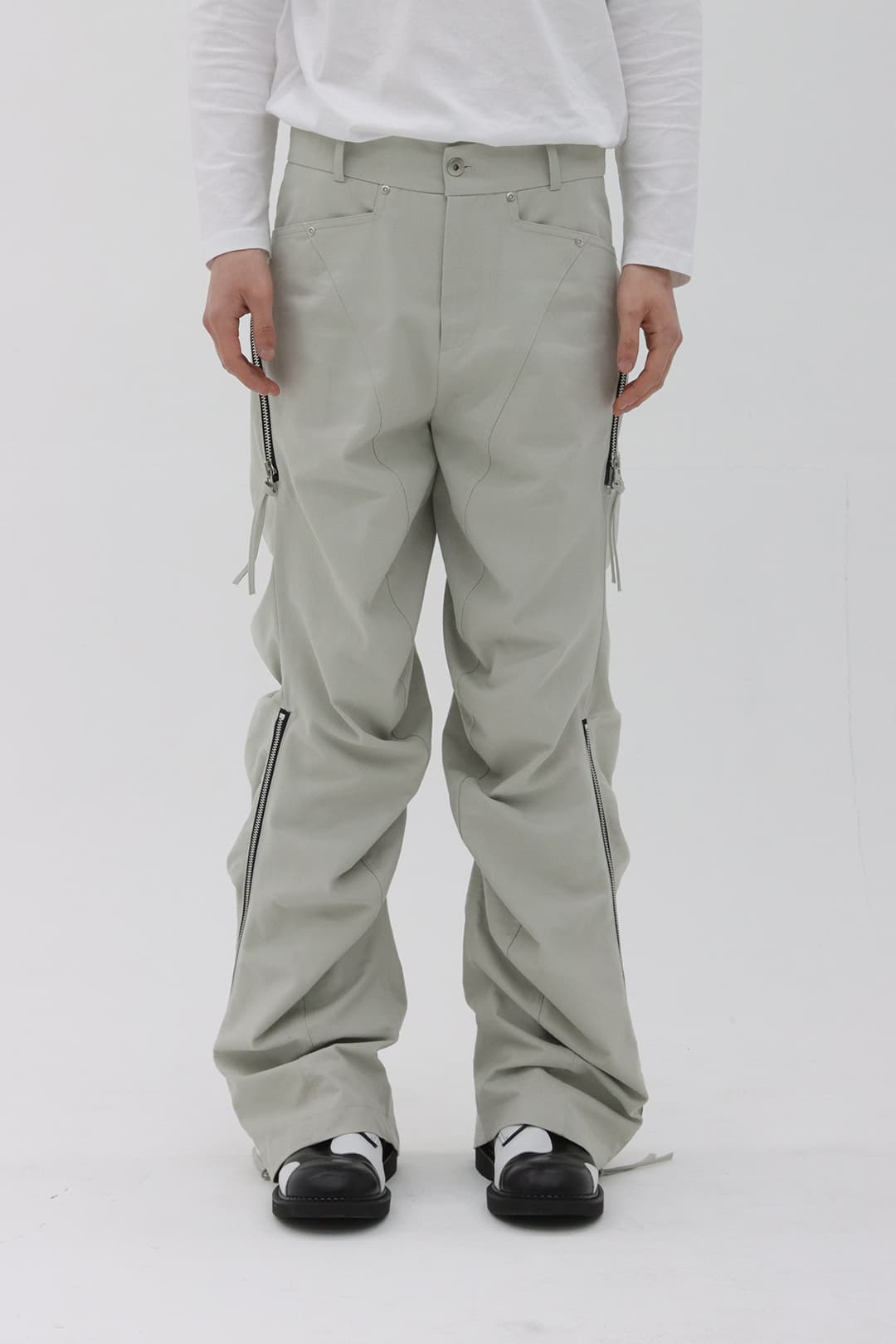 Zip Wave Bootcut Pants (White) — vue 3