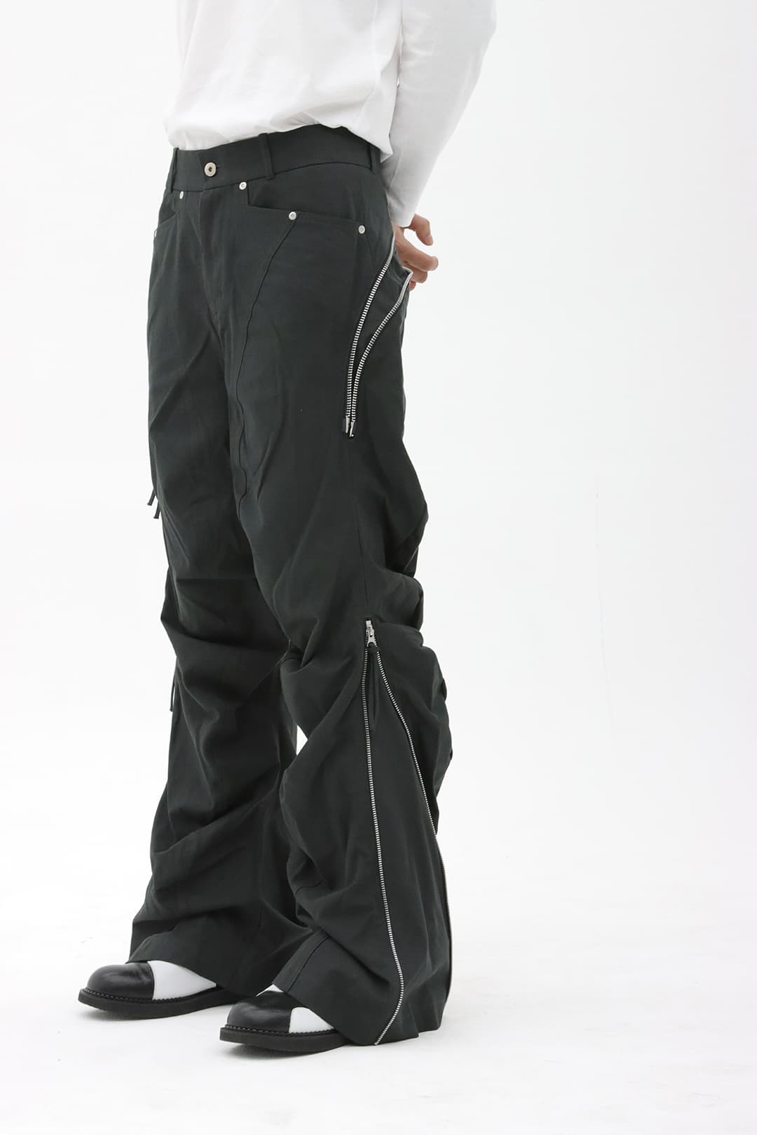 Zip Wave Bootcut Pants (Charcoal) — vue 3