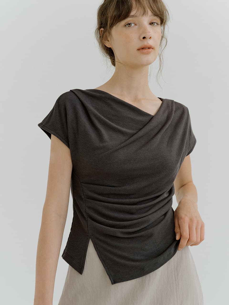 drape oblique slit T-shirt (charcoal) orc 6075 — vue 2