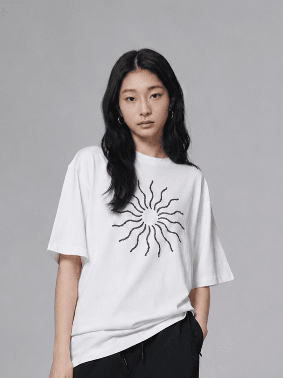 The sun volume embroidered T shirt - White — vue 1