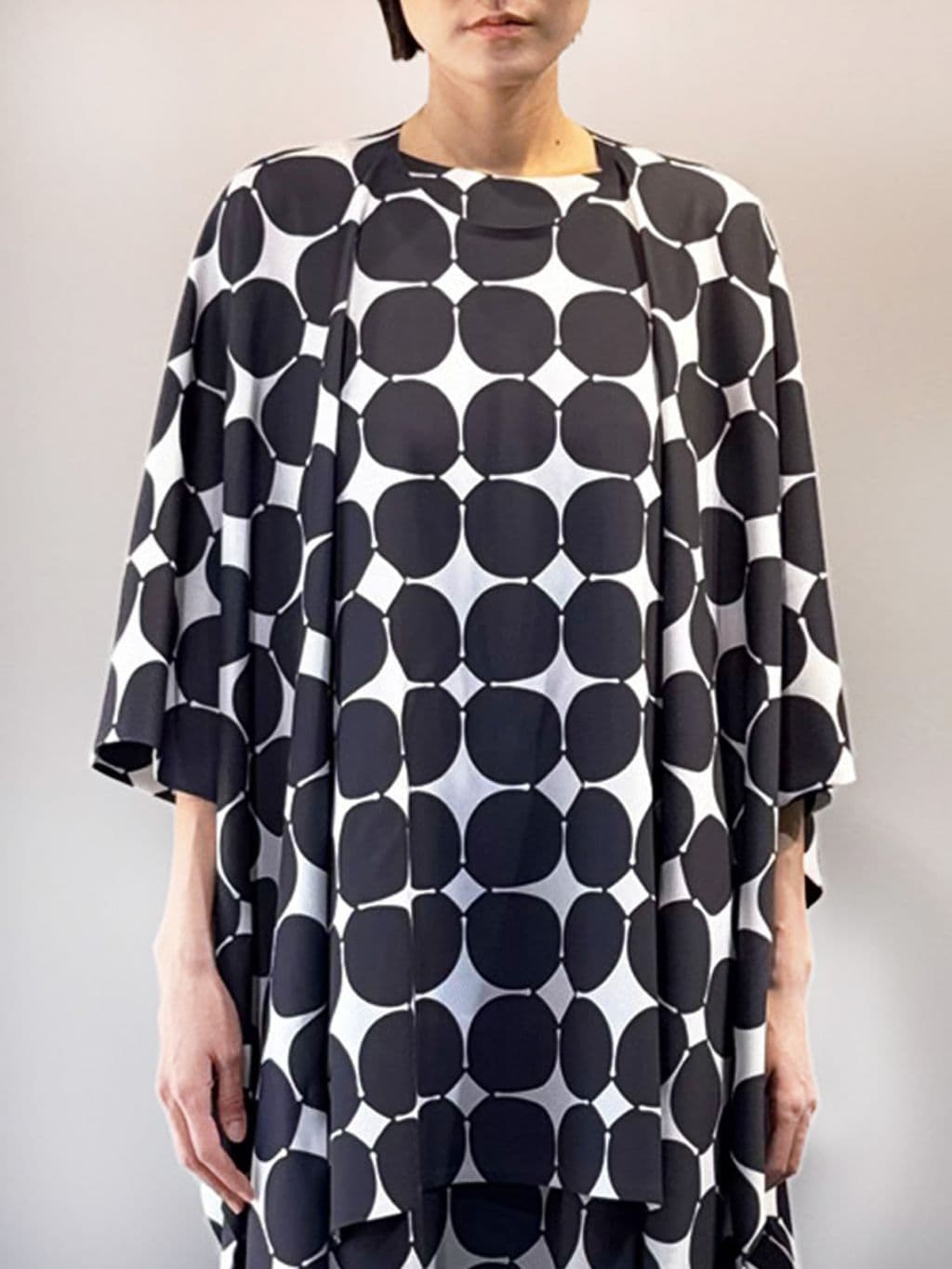 Moon Jar Dot Shawl (Navy) — vue 1